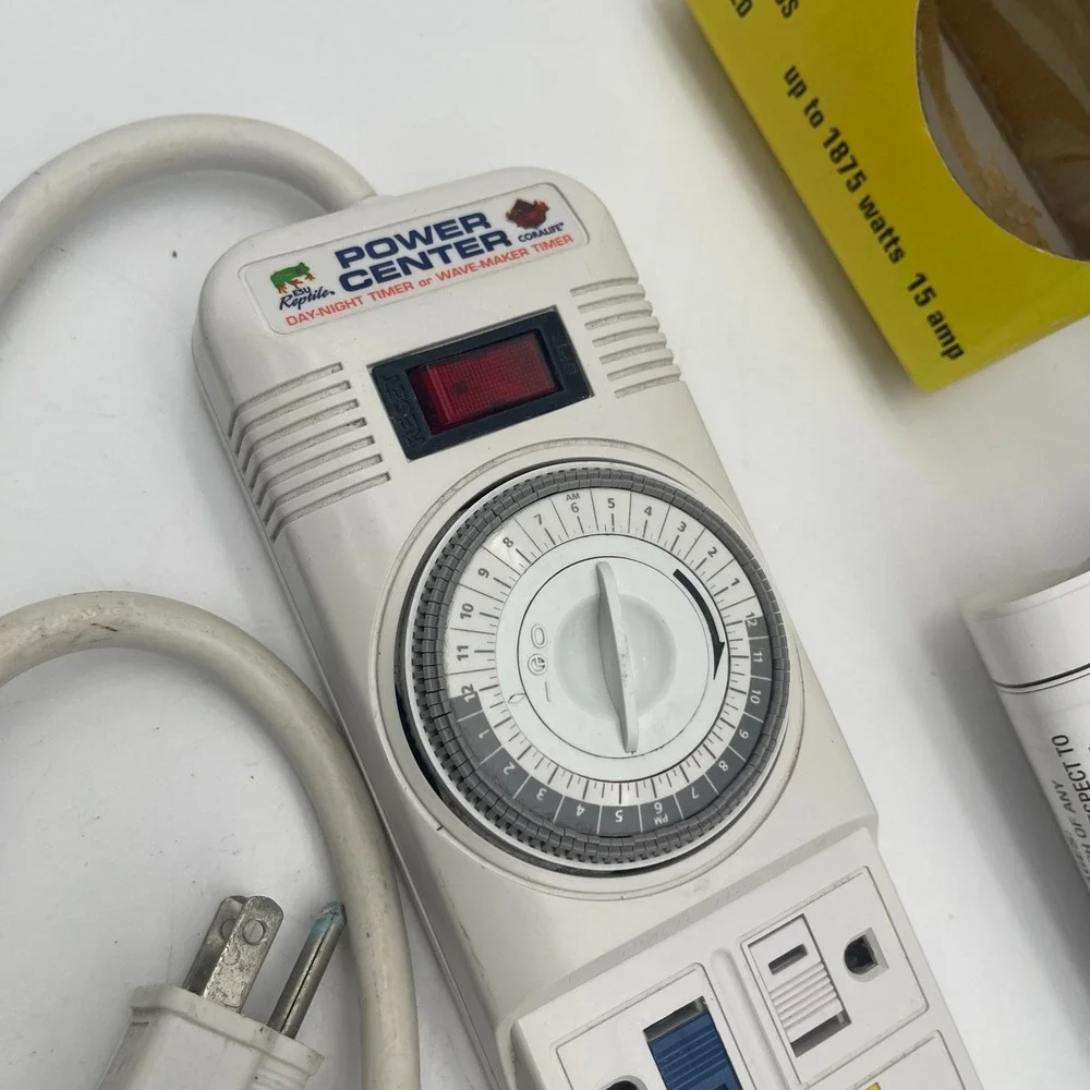 Coralife Aqualight Power Center Dual Day-Night Timer Wave-Maker 15A 1875W 01611